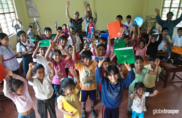 Globetroopers on an Inka Jungle Tour, visiting a classroom