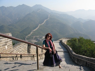 Nora Dunn, The Professional Hobo, on the steps of the Great Wall