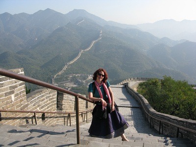 Nora Dunn, The Professional Hobo, on the steps of the Great Wall