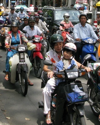 How to Cross a street in Saigon, Vietnam 