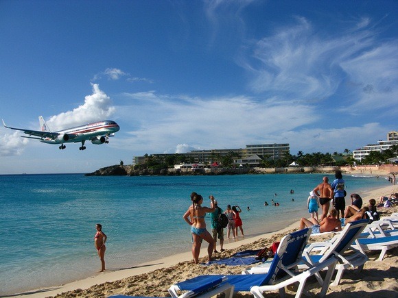 airplane coming in low over the beach in St Martin