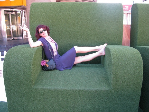 The Professional Hobo (Nora Dunn) in a big green chair