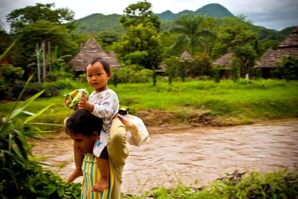 Family in Pai; photo by The Weegs