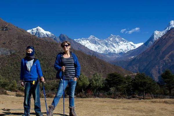 Theodora and Zac of EscapeArtistes getting a glimpse of Everest