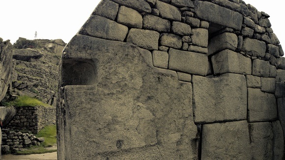 Incredible geometry and precision of Inca walls and stones fitting together