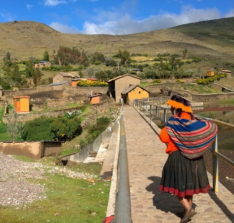 Quechua woman in colourful garb in a local community near Kinsa Cocha