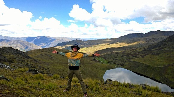 Nora Dunn, The Professional Hobo, enjoying the beautiful views at Kinsa Cocha in Peru