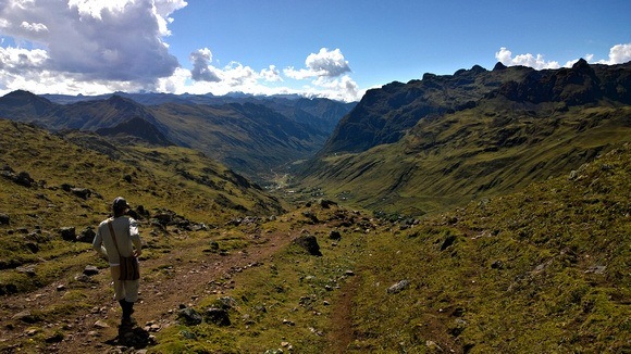 descending into the valley with Lares hot springs