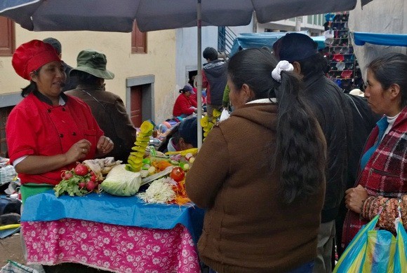 cooking tool demonstrations at Barratio flea market