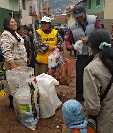 roving food vendors at Barratio