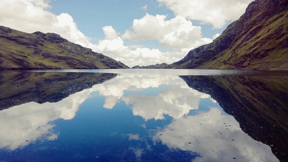 mountains and lake in Peru, the perfect place to experience plant medicine. 