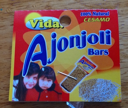 Ajonjoli bar package in Peru with funny pictures on it