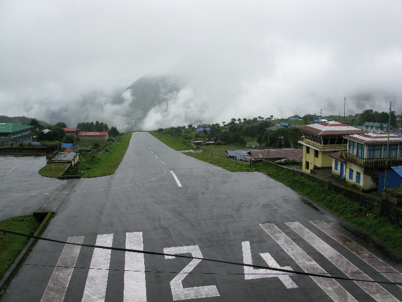 world's most dangerous airport