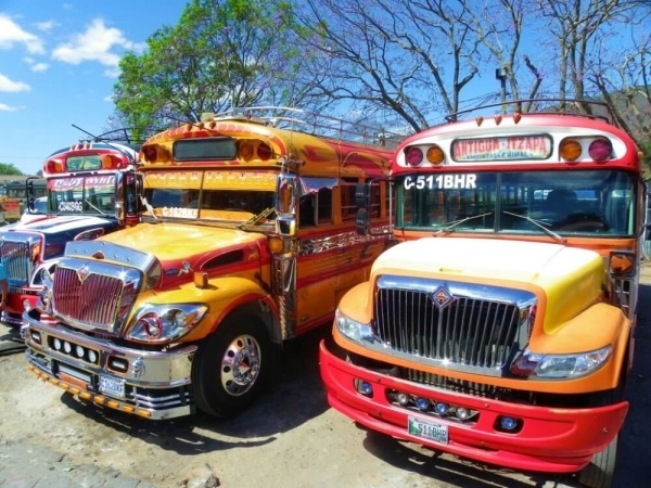 On Guatemalan buses, beware of the "crowded bus pickpocket scam"