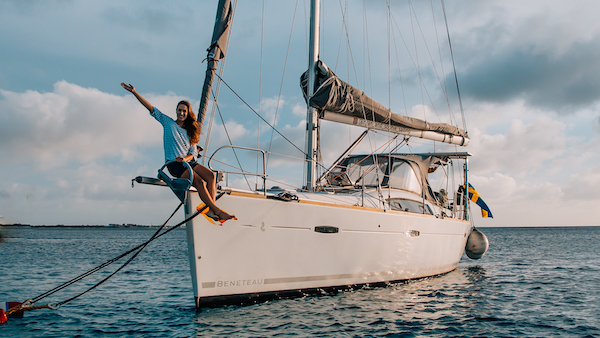 Ryan and Sophie sailing couple on their boat